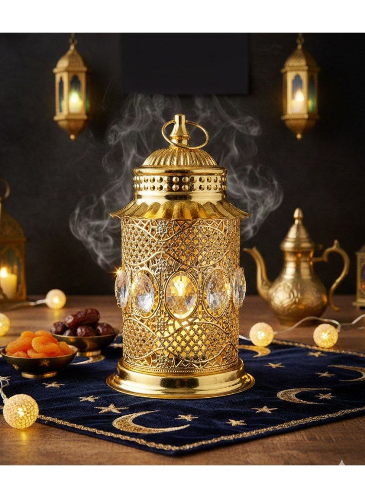 فانوس رمضاني فاخر بلون ذهبي، مزين بألماس متلألئ، يبلغ ارتفاعه 22 سم وقطر قاعدته 13سم. إضاءته دافئة. - Image 2